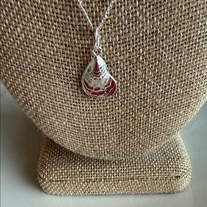 Elegant Silver Oyster Pendant Necklace